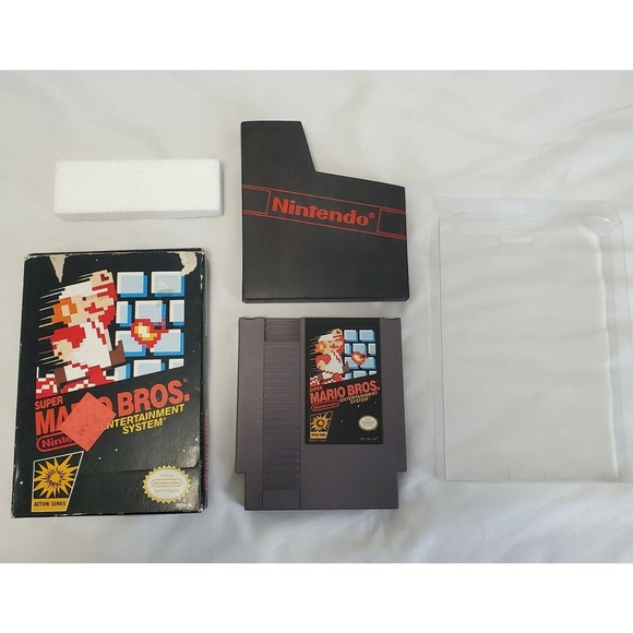 Super Mario Bros with Box Nintendo NES 3 Screw Foam Promotional Star Variant